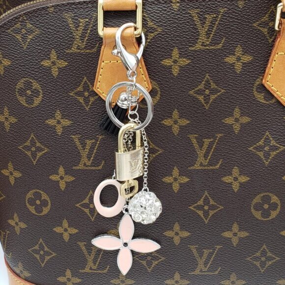 Authentic Louis Vuitton Lock & Key with unbranded Bagcharm, Keycharm, Keychain - Picture 2 of 9